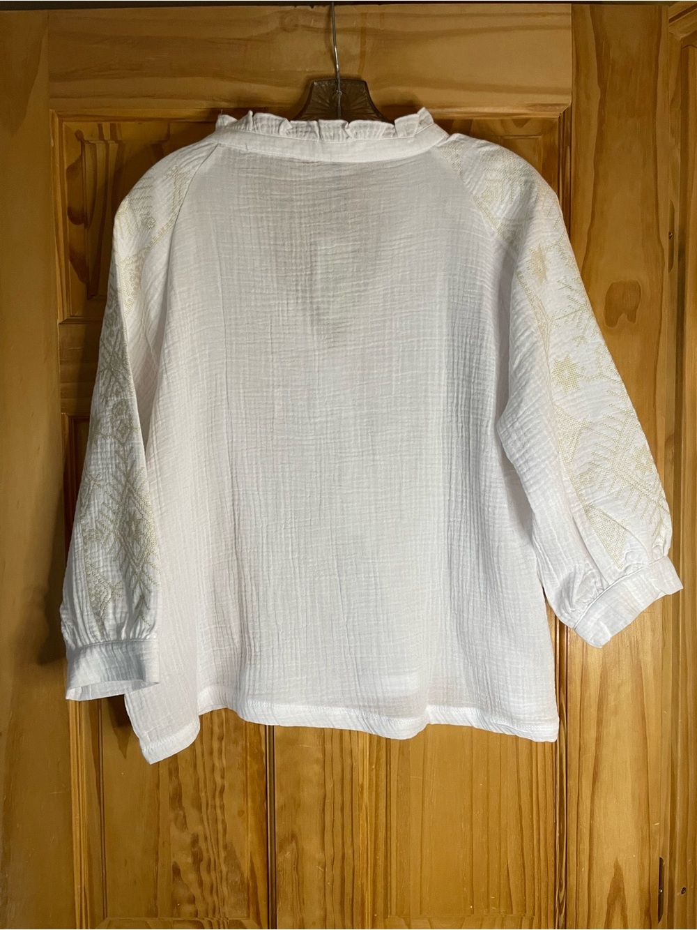 Relaxed White Ruffled V-Neck Button-Front Blouse - Picture 4 of 6